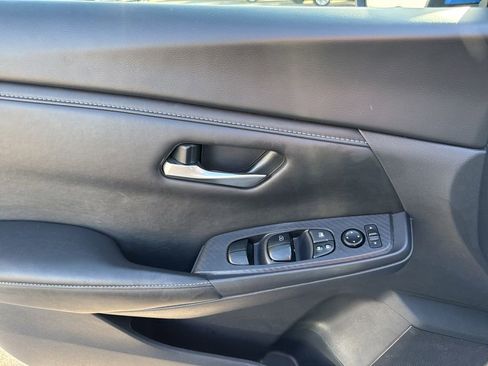 Used 2024 Nissan Sentra SV FWD image 9