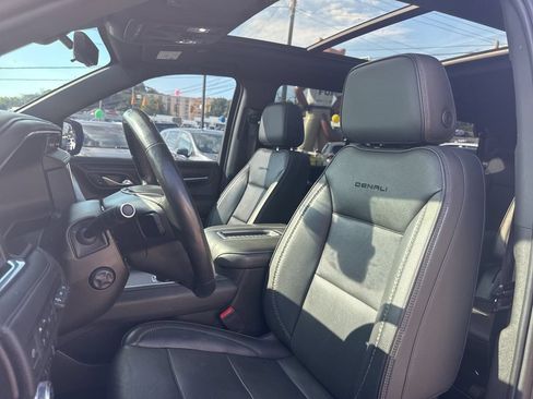 Used 2021 GMC Yukon Denali w/ Denali Premium Package AWD/4WD image 14