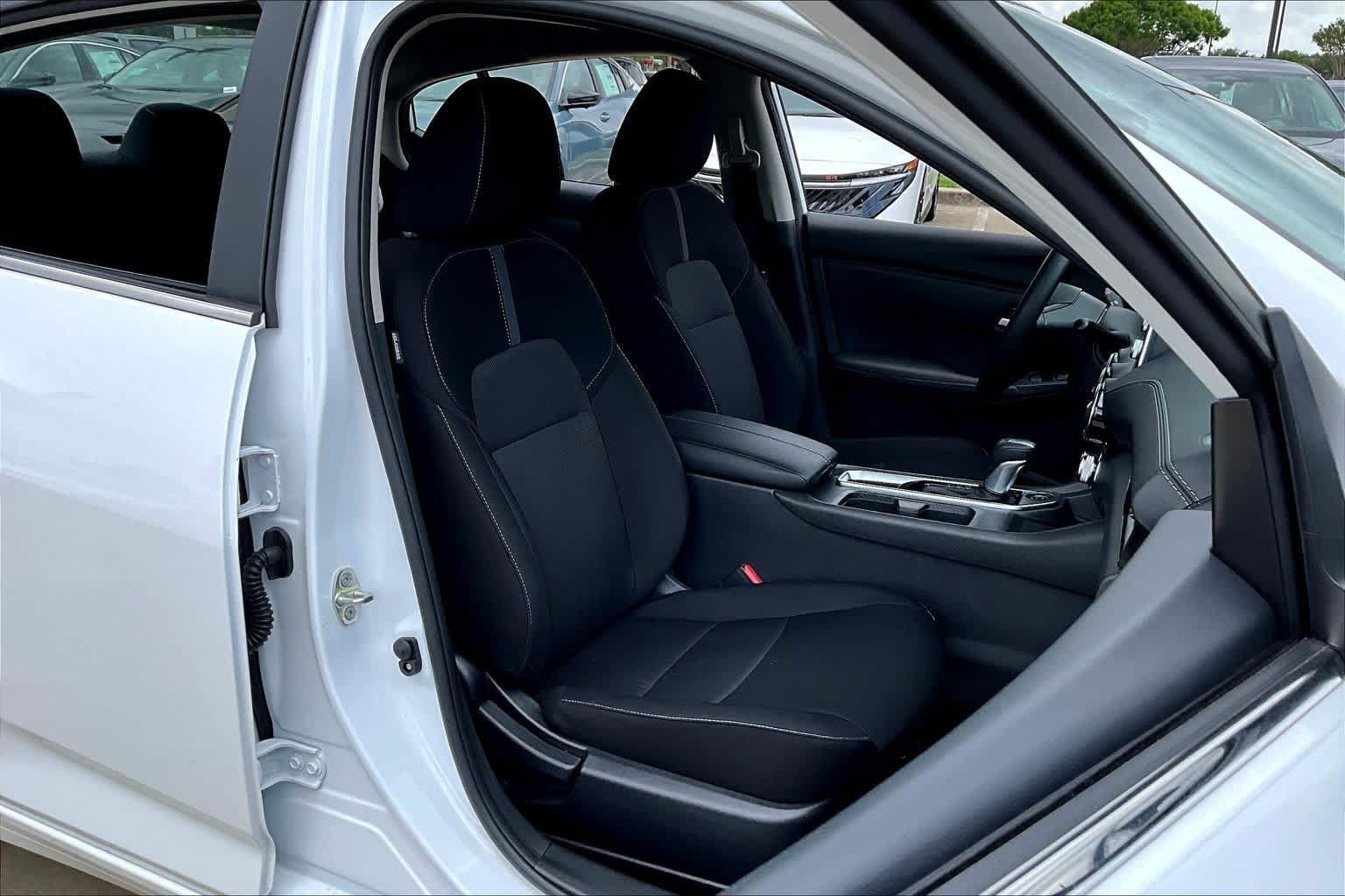 Used 2025 Nissan Sentra SV w/ Trunk Package FWD image 9