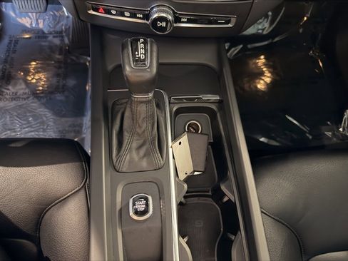 Used 2018 Volvo XC60 T5 Momentum image 22