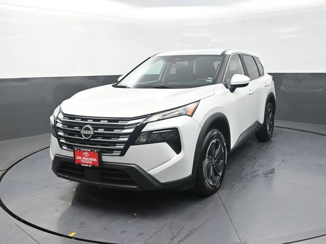 Used 2024 Nissan Rogue SV FWD image 2