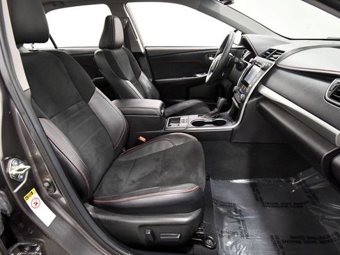 Used 2015 Toyota Camry XSE FWD image 19