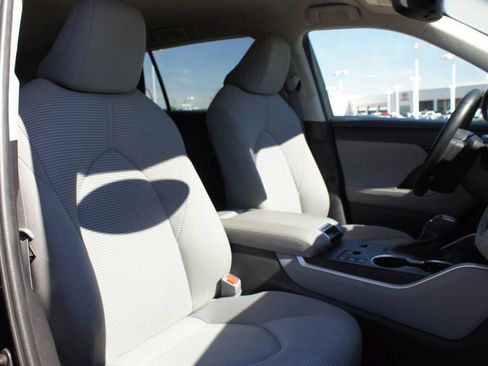 Used 2023 Toyota Highlander LE image 22