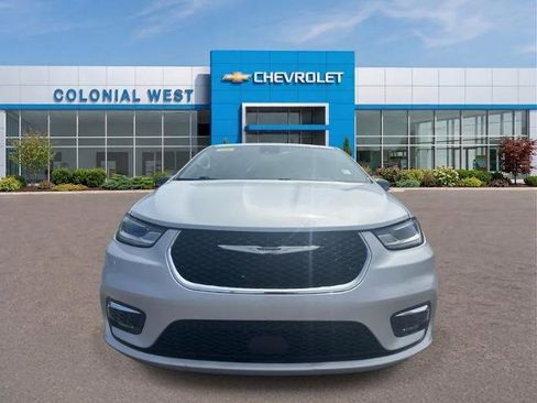 Used 2024 Chrysler Pacifica Touring-L FWD image 18