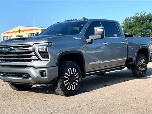 Used 2024 Chevrolet Silverado 2500 High Country w/ High Country Premium Package AWD/4WD image 7