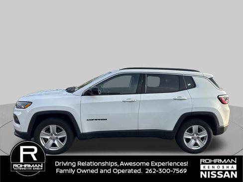 Used 2022 Jeep Compass Latitude w/ Sun and Sound Group AWD/4WD image 2