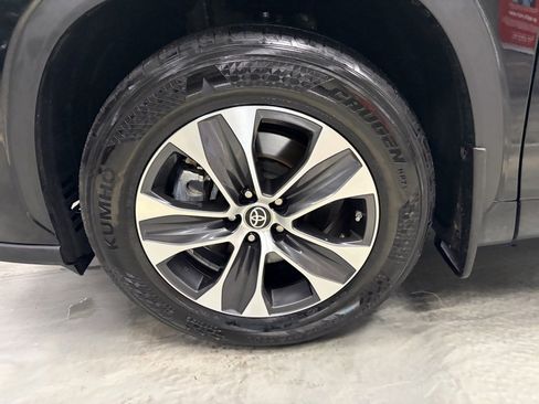 Used 2022 Toyota Highlander XLE image 27