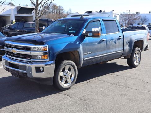 Used 2018 Chevrolet Silverado 2500 LTZ w/ Vortec Plus Package image 16