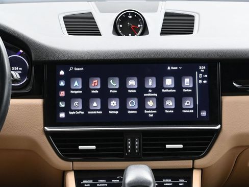 Certified 2022 Porsche Cayenne AWD/4WD image 22