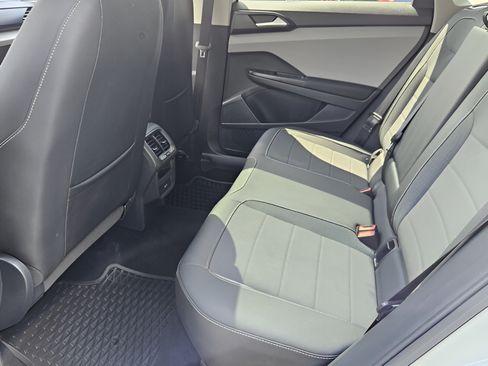 Used 2023 Volkswagen Taos SE w/ Panoramic Sunroof Package FWD image 9