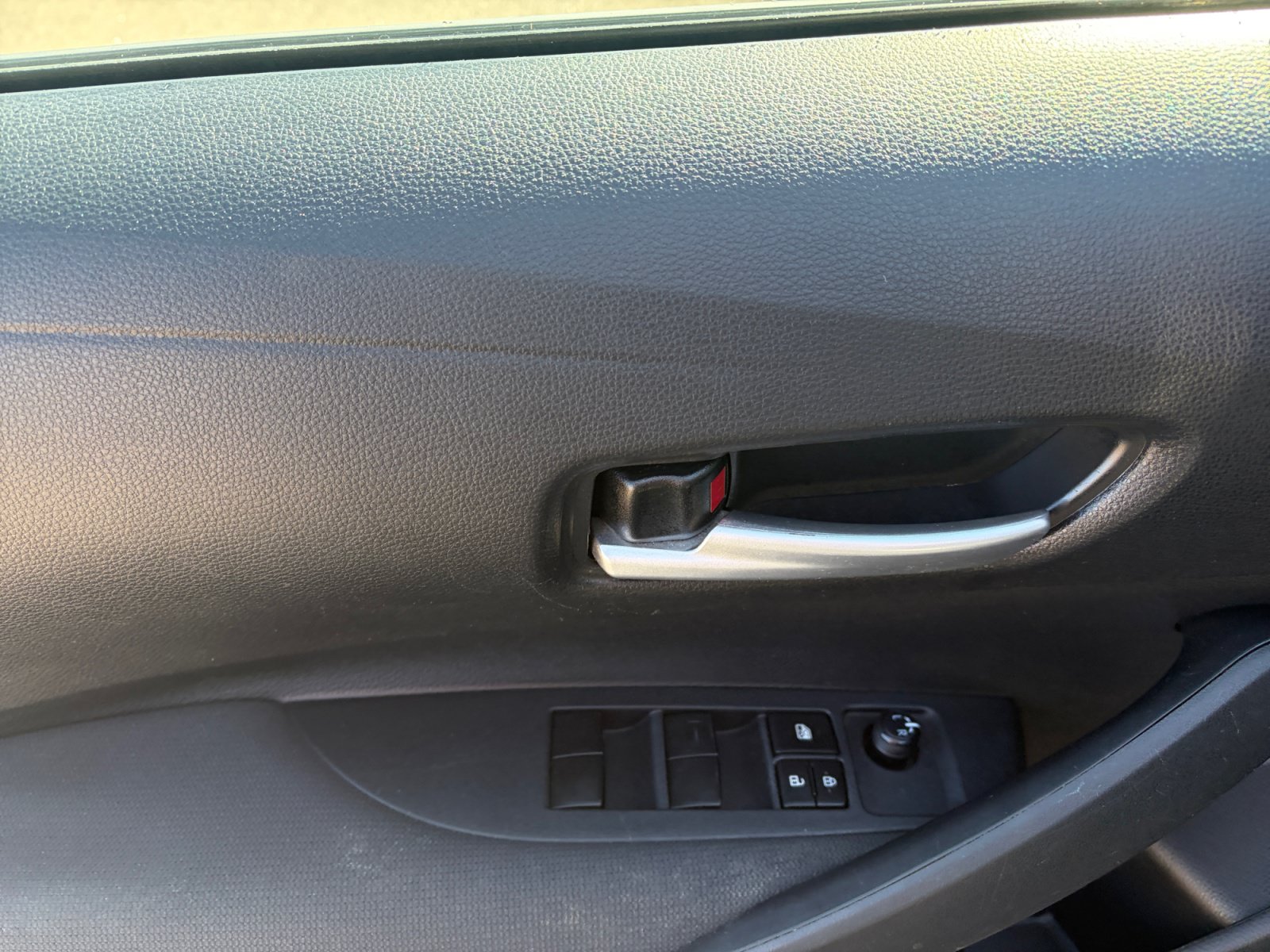 Used 2020 Toyota Corolla LE FWD image 15
