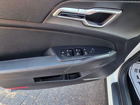 Used 2024 Kia Sportage LX image 24