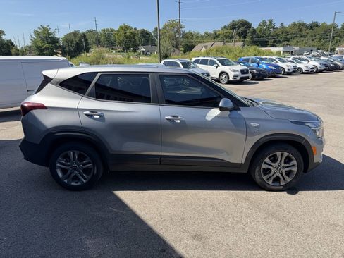 Used 2021 Kia Seltos LX AWD/4WD image 6