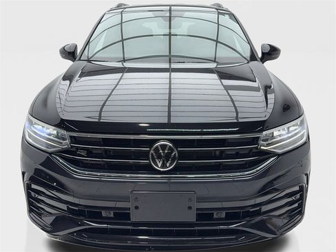 Used 2022 Volkswagen Tiguan SE R-Line image 4