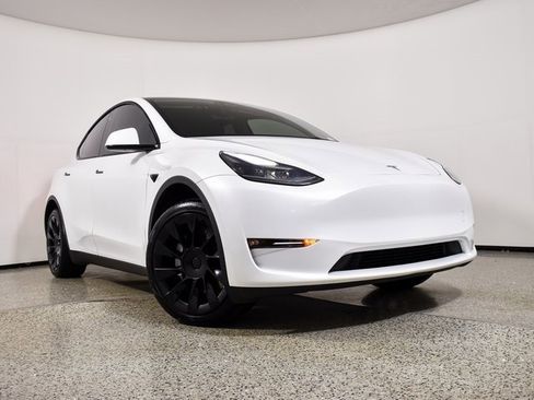 Used 2023 Tesla Model Y Long Range image 12