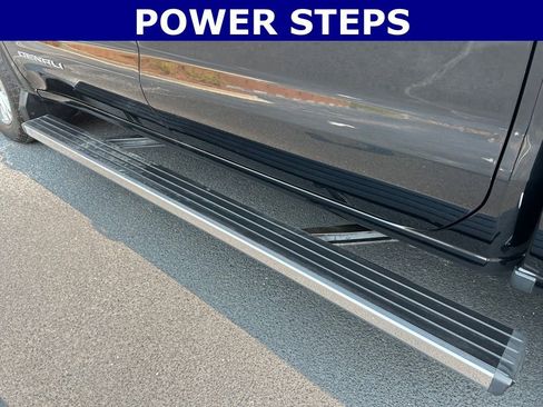 Used 2023 GMC Sierra 1500 Denali w/ Technology Package image 8