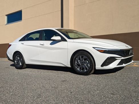 New 2025 Hyundai Elantra Sport image 2