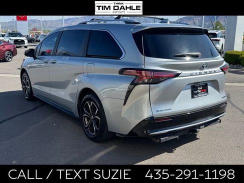 Used 2025 Toyota Sienna Platinum AWD/4WD image 6