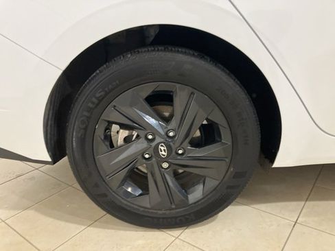 Used 2022 Hyundai Elantra Blue image 27