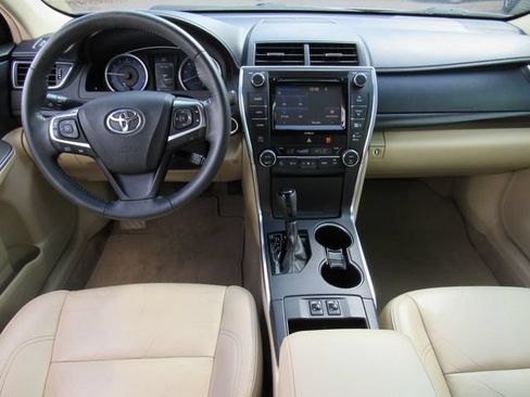 Used 2017 Toyota Camry XLE w/ Moonroof Package FWD image 15