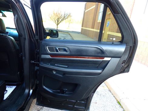 Used 2016 Ford Explorer Platinum image 45