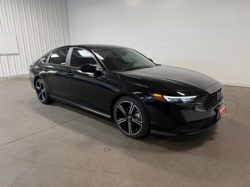 Used 2025 Honda Accord Sport image 1