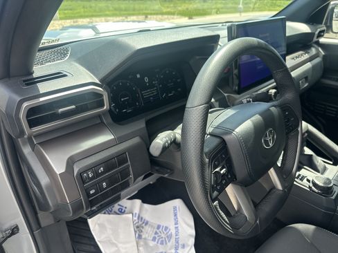 Used 2024 Toyota Tacoma TRD Sport AWD/4WD image 14