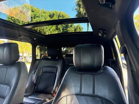 Used 2018 Land Rover Range Rover HSE image 19