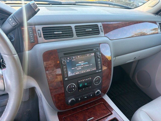 Used 2010 Chevrolet Avalanche LTZ AWD/4WD image 11