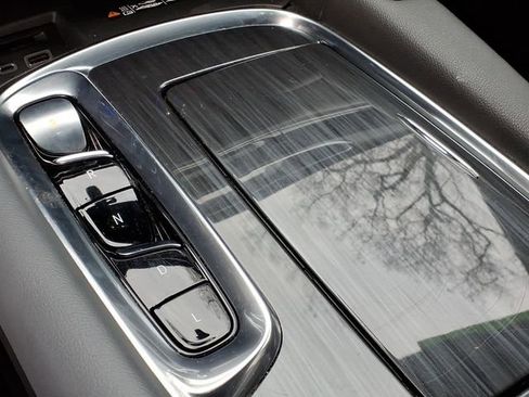 Used 2023 Buick Enclave Essence image 29