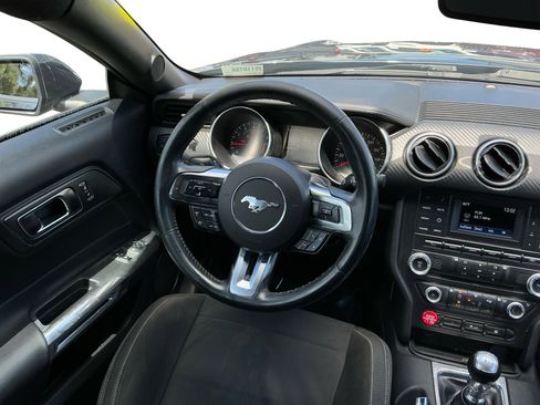 Used 2018 Ford Mustang Coupe RWD image 11