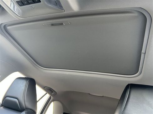 Used 2022 Toyota RAV4 XLE Premium image 11