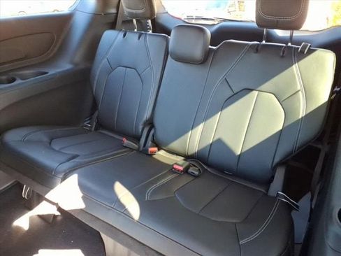 New 2026 Chrysler Pacifica Select image 11