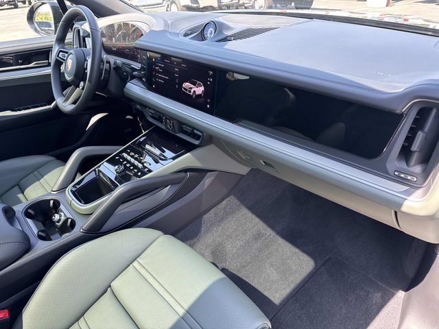 Used 2025 Porsche Cayenne Coupe AWD/4WD image 36