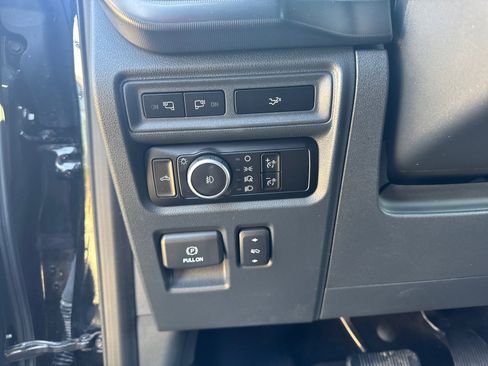 Used 2023 Ford F150 Platinum image 19