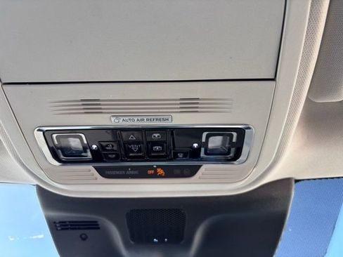 Used 2025 Lincoln Navigator L Reserve AWD/4WD image 30