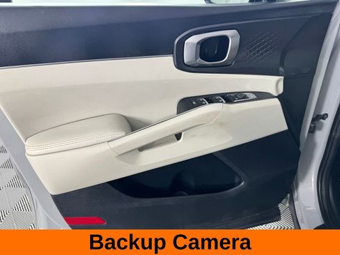 Used 2025 Kia Sorento S image 9