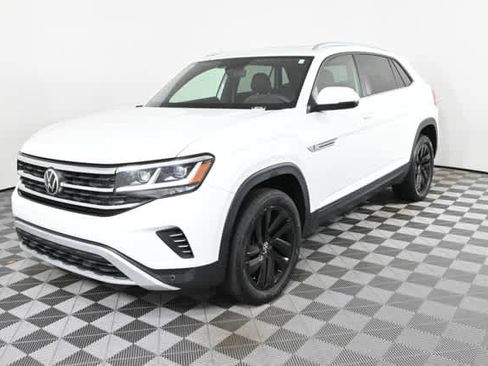 Certified 2022 Volkswagen Atlas Cross Sport SE w/ Panoramic Sunroof Package image 2