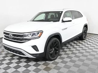 Certified 2022 Volkswagen Atlas Cross Sport SE w/ Panoramic Sunroof Package video 2