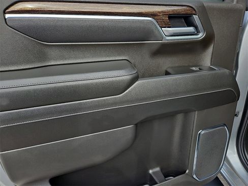 Used 2025 GMC Sierra 1500 Elevation image 18