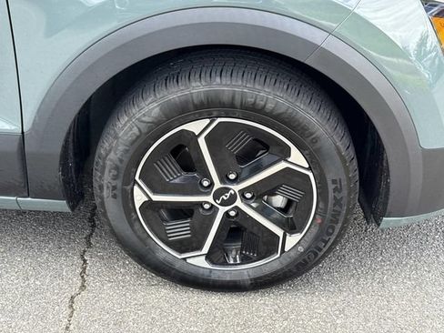 Used 2023 Kia Niro EX FWD image 7