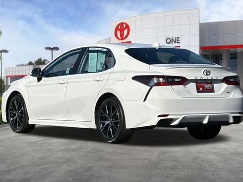 Used 2024 Toyota Camry SE image 7