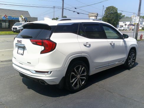 Used 2019 GMC Terrain Denali w/ GMC Pro Grade Package AWD/4WD image 5