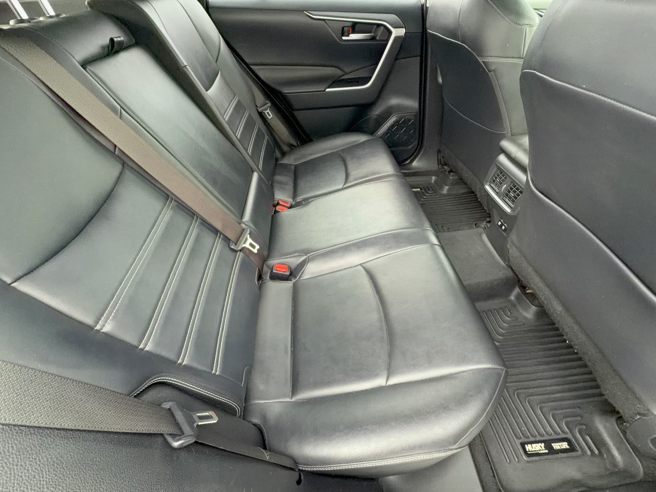 Used 2019 Toyota RAV4 XLE Premium FWD image 29