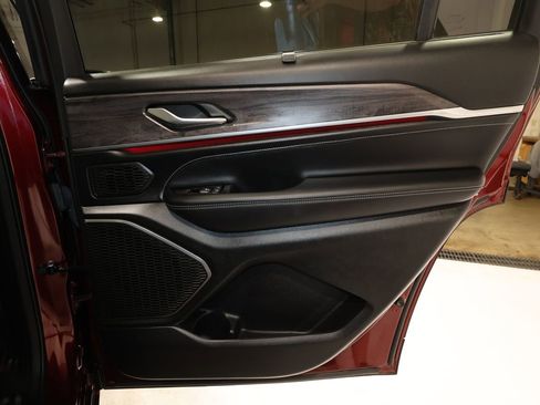 Used 2023 Jeep Grand Cherokee L Overland w/ Advanced Protech Group III image 21