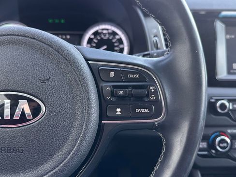 Used 2018 Kia Niro EX image 25