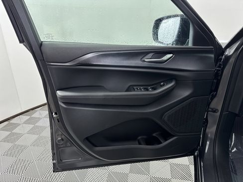 New 2025 Jeep Grand Cherokee Altitude image 23