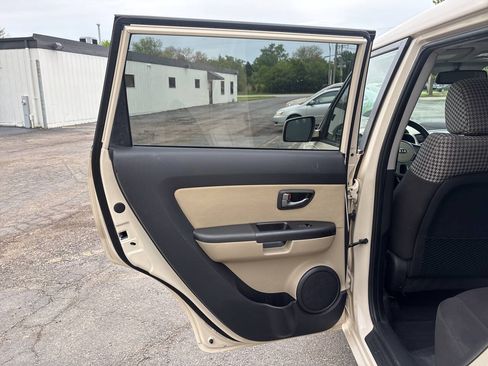 Used 2011 Kia Soul ! FWD image 19
