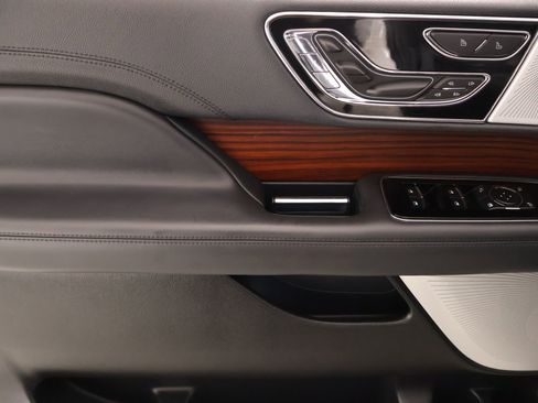 Certified 2023 Lincoln Navigator Reserve AWD/4WD image 18