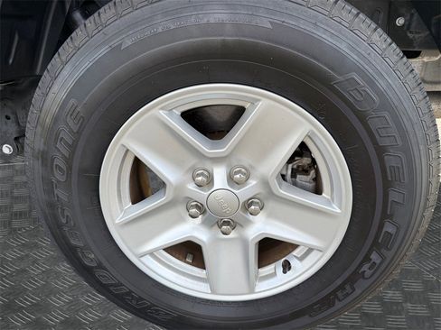 Used 2022 Jeep Gladiator Sport image 20